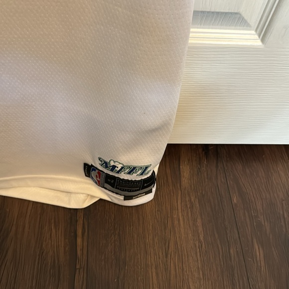 NBA Dallas White and Green Jersey Luka Doncic - Picture 2 of 4